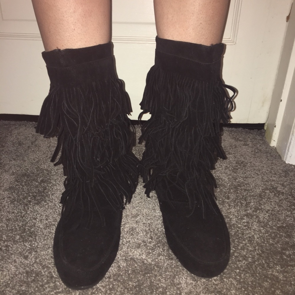 Black moccasin fringe boots size 8
